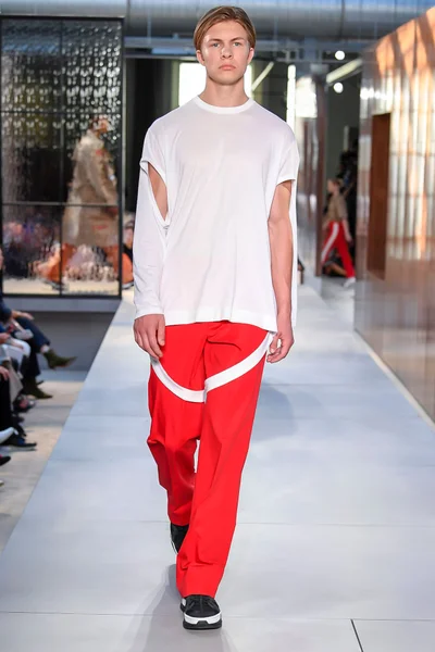 Look 99